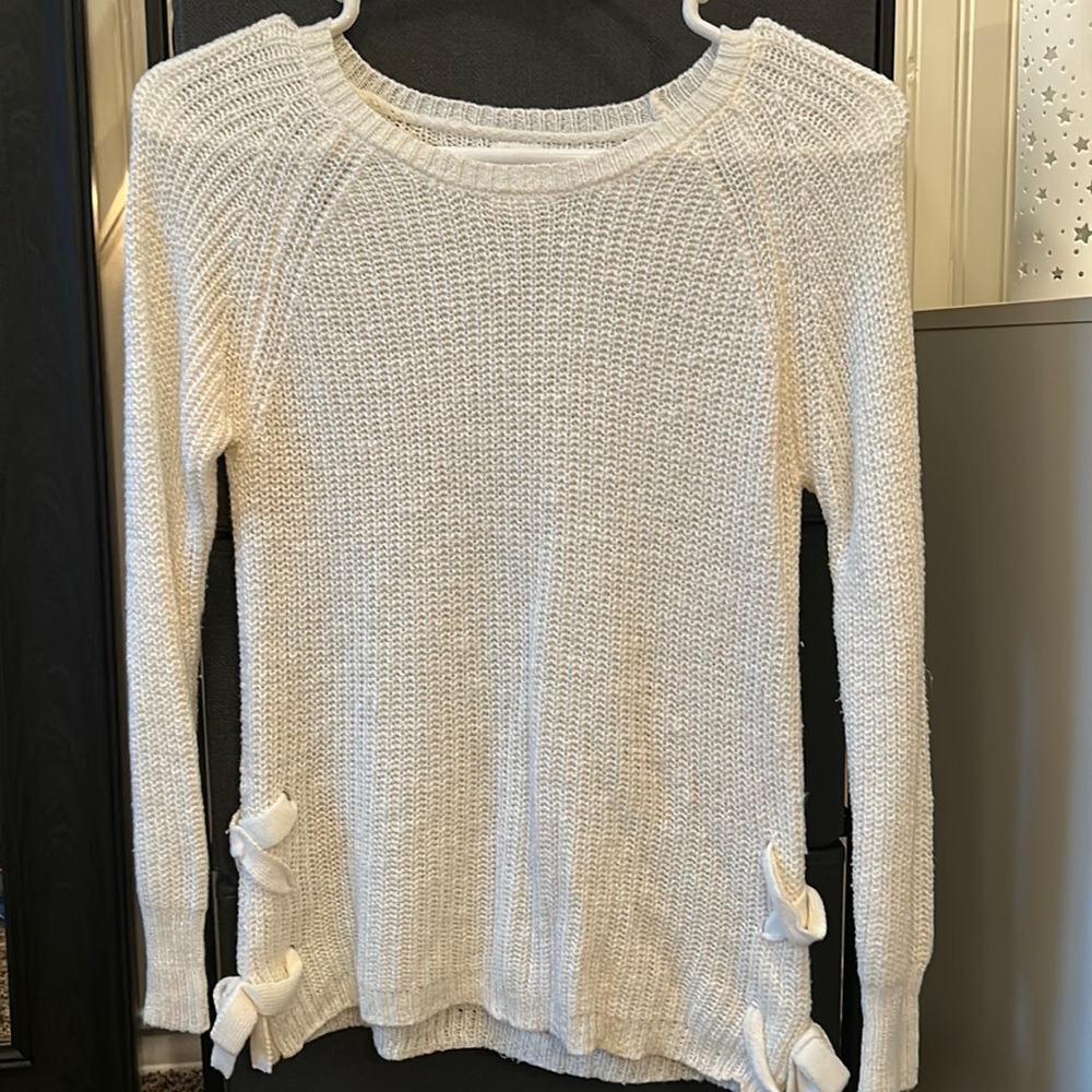 White knitted sweater size youth 14 (large)